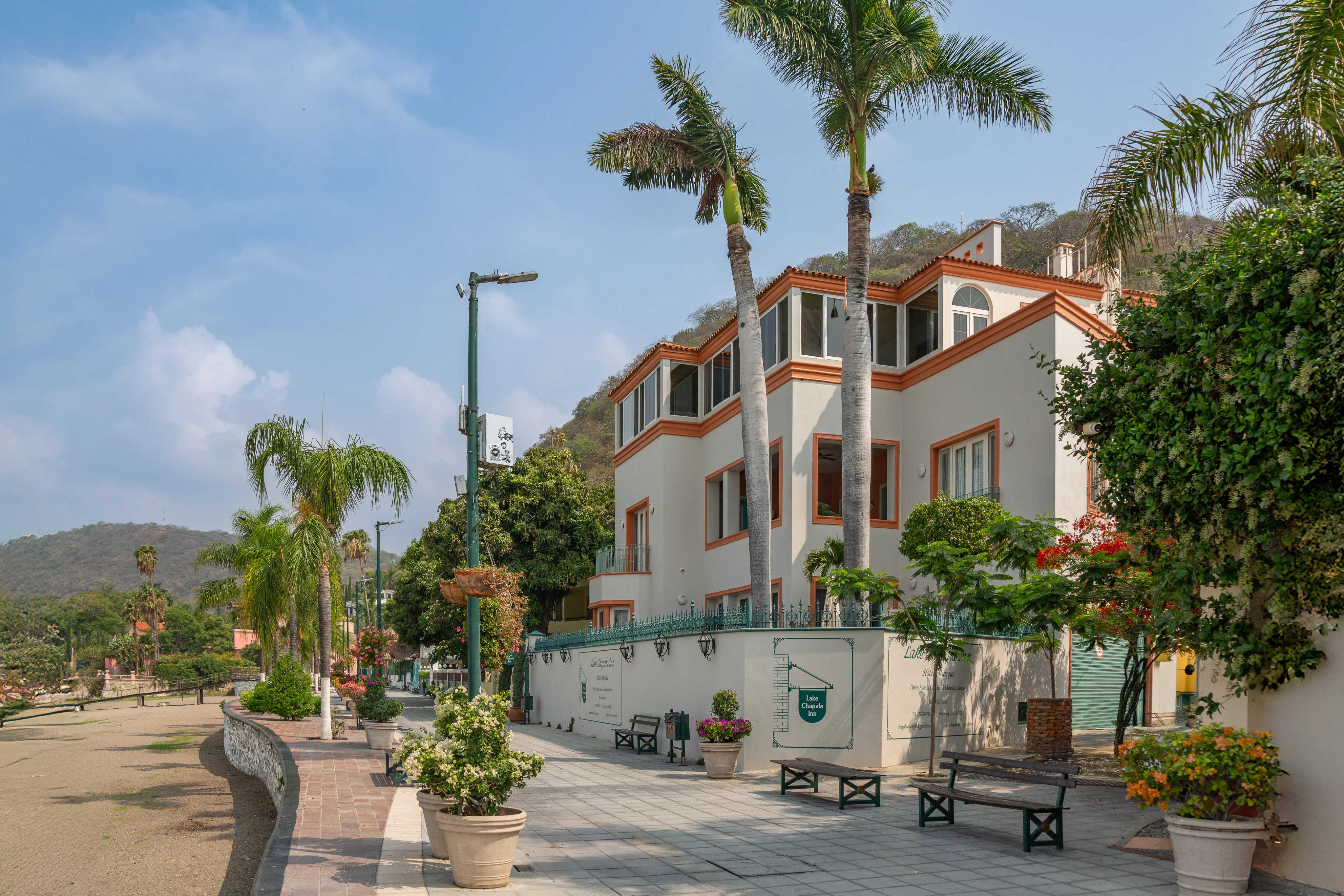Malecón de Chapala (cielo azul)